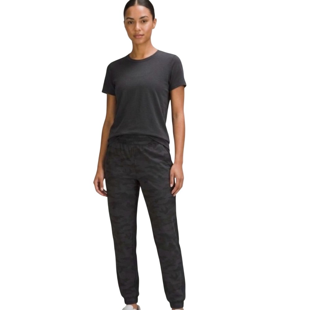 Athleta Brooklyn Textured Lined Jogger Black Camo Size 8 Travel Pants - Picture 1 of 10